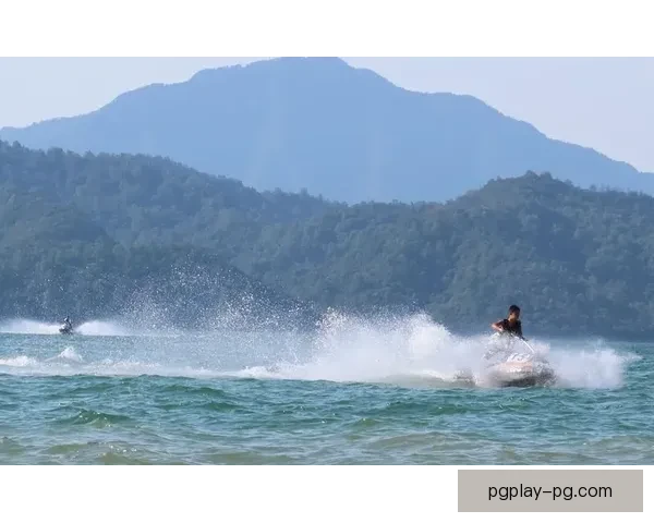 全球冲浪巅峰对决：探索激浪之旅