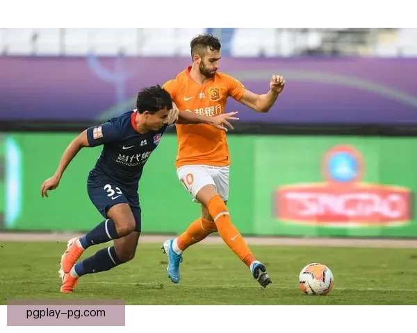 球队士气大振！赛季首胜带来转机。